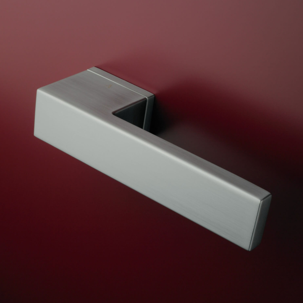 Aprile Door handle - Satin chrome - Model Carlina
