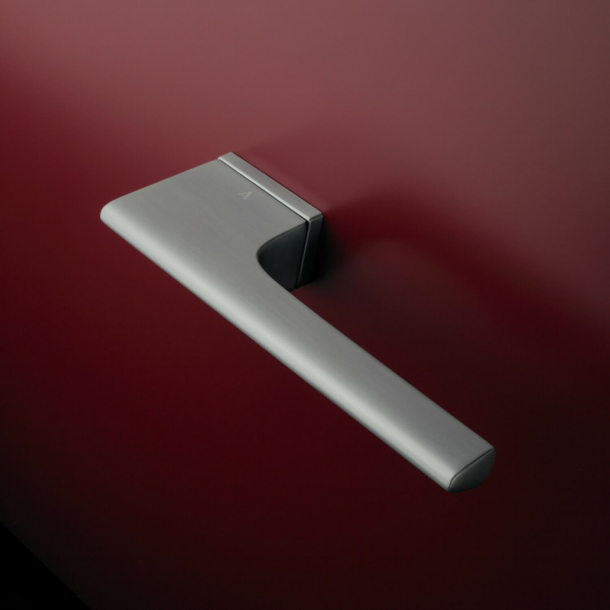 Aprile Door handle - Satin chrome - Model Lupina