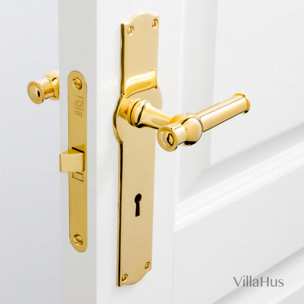 Door handle on Amalienborg backplate - Brass - Model ALMANN - 98 mm