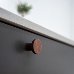 M�belknopf - Nussbaumholz - CIRCUM - 33 mm