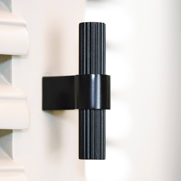 T-bar M�belhandtag - Beslag Design - Svart - Helix Stripe-modell