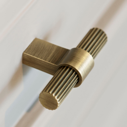 Beslag Design T-Bar M�belgriff - Antike Bronze - Modell Helix Stripe