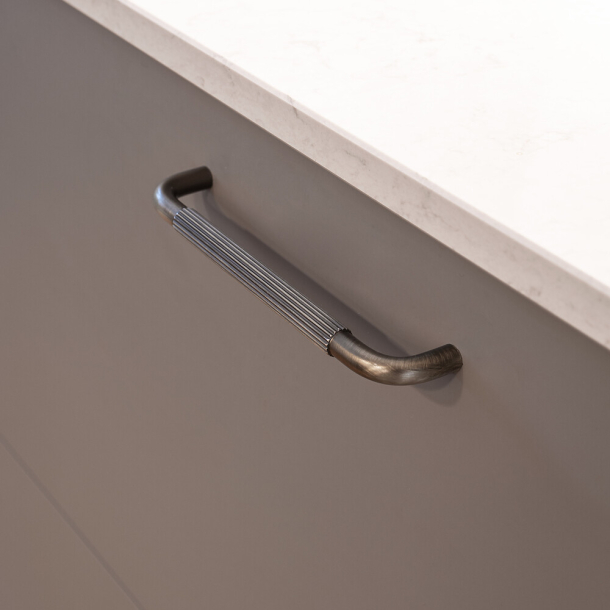 M�belhandtag - Beslag Design - Antik brons - Model Helix Stripe