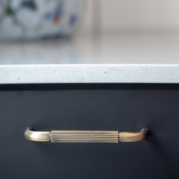 M�belhandtag - Beslag Design - Antik brons - Model Helix Stripe