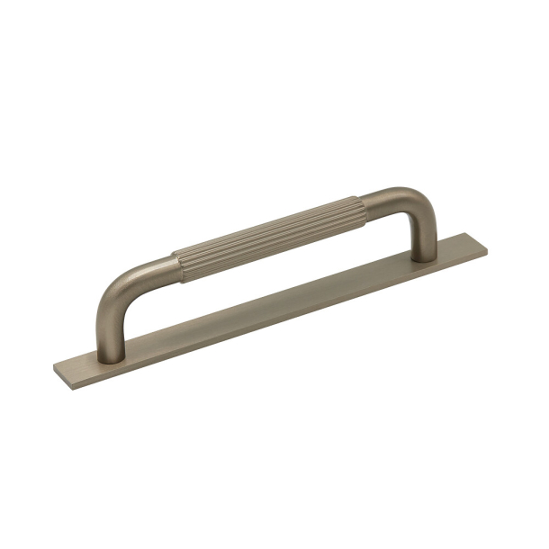 M�belhandtag - Beslag Design med l�ngskylt - Rostfritt st�l - Model Helix Stripe