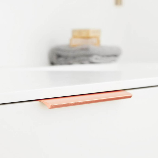 M�belhandtag - Borstad koppar - KANT RAK - 200 mm