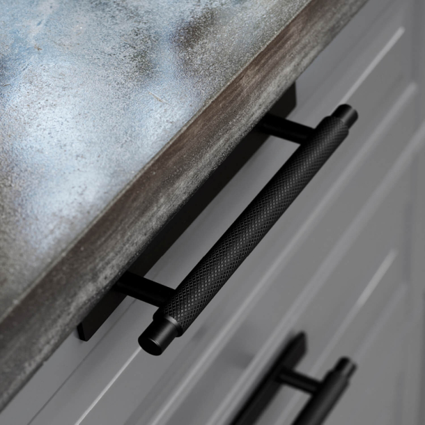 Furnipart Uchwyt do mebli  - Matowa czerń - Model MANOR / Płyta tylna - cc192 mm