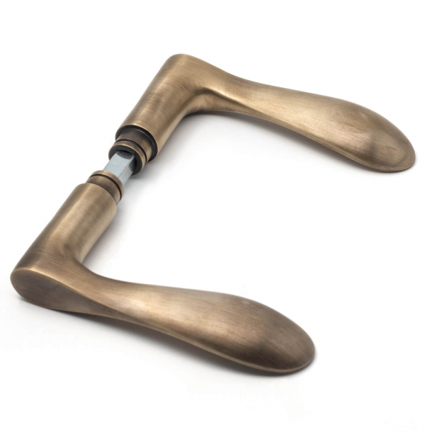 BELLEVUE - Drhndtag - Indendrs - Antik messing