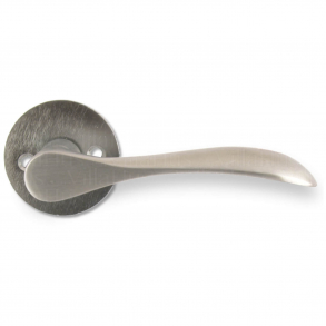 D�rrhandtag m / rosett cc30 mm - Nckkel satin - Modell BELLEVUE