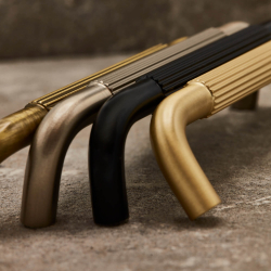 Mbelhandtag - Beslag Design - Svart - Model Helix Stripe