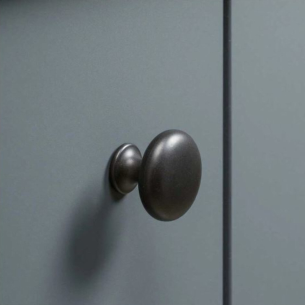 Beslag Design Cabinet knob - Antique black - Model Duke - 32 x 26 mm