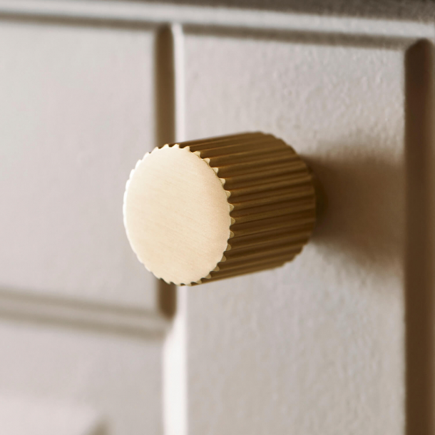 Beslag Design Cabinet knob - Brass - Model Helix Stripe