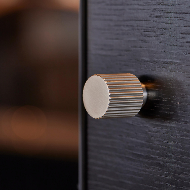 Beslag Design Cabinet knob - Stainless steel - Model Helix Stripe