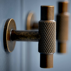 Furnipart T-bar cabinet handle - Antique brass - Model MANOR 30 x 54 mm