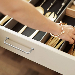 Mbelhandtag - Polerad nickel - Modell 1353 - cc128 mm