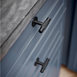 Uchwyt meblowy Furnipart T-bar - Matowa czer&#324; - Model MANOR 30 x 54 mm