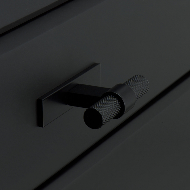 Uchwyt do mebli - Czarny matowy - Pitch z podk&#322;adk&#261; - 60 mm