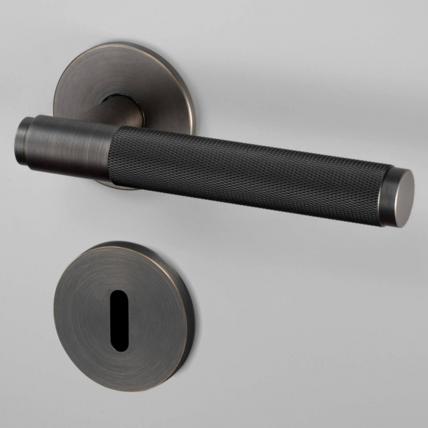 Buster+Punch Türgriffe &amp; Schlüsselschild - Industrielles Design - Geräucherte Bronze - cc38mm