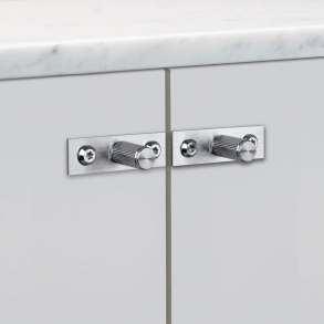 Buster+Punch - LINEAR Plate - Mbelknopper med bagplade (2 stk) - Steel - 12 x 25 mm