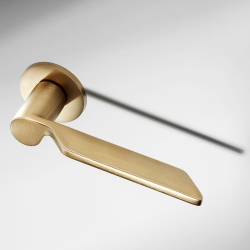 Klamka DND - Antyczne satynowe z&#322;oto - Maurizio Varratta - Model LEVANTE