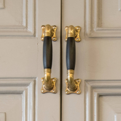 Pullhandle - FORMANI - Messing uden lak og Sort Ibenholt tr - TIMELESS Model MG1934C