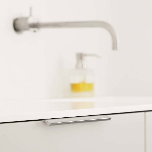 Furnipart Uchwyty meblowe - B&#322;yszcz&#261;cy anodowany - Model EDGE STRAIGHT - 200 mm