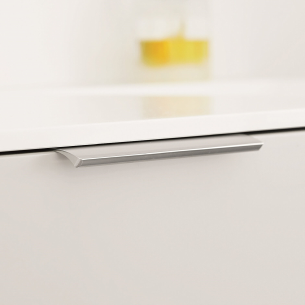 Furnipart Uchwyty meblowe - B&#322;yszcz&#261;cy anodowany - Model EDGE STRAIGHT - 200 mm