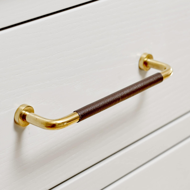 Cabinet Handle - Dark brown leather / Untreated polished brass - Model LOUNGE LEATHER - cc128 mm