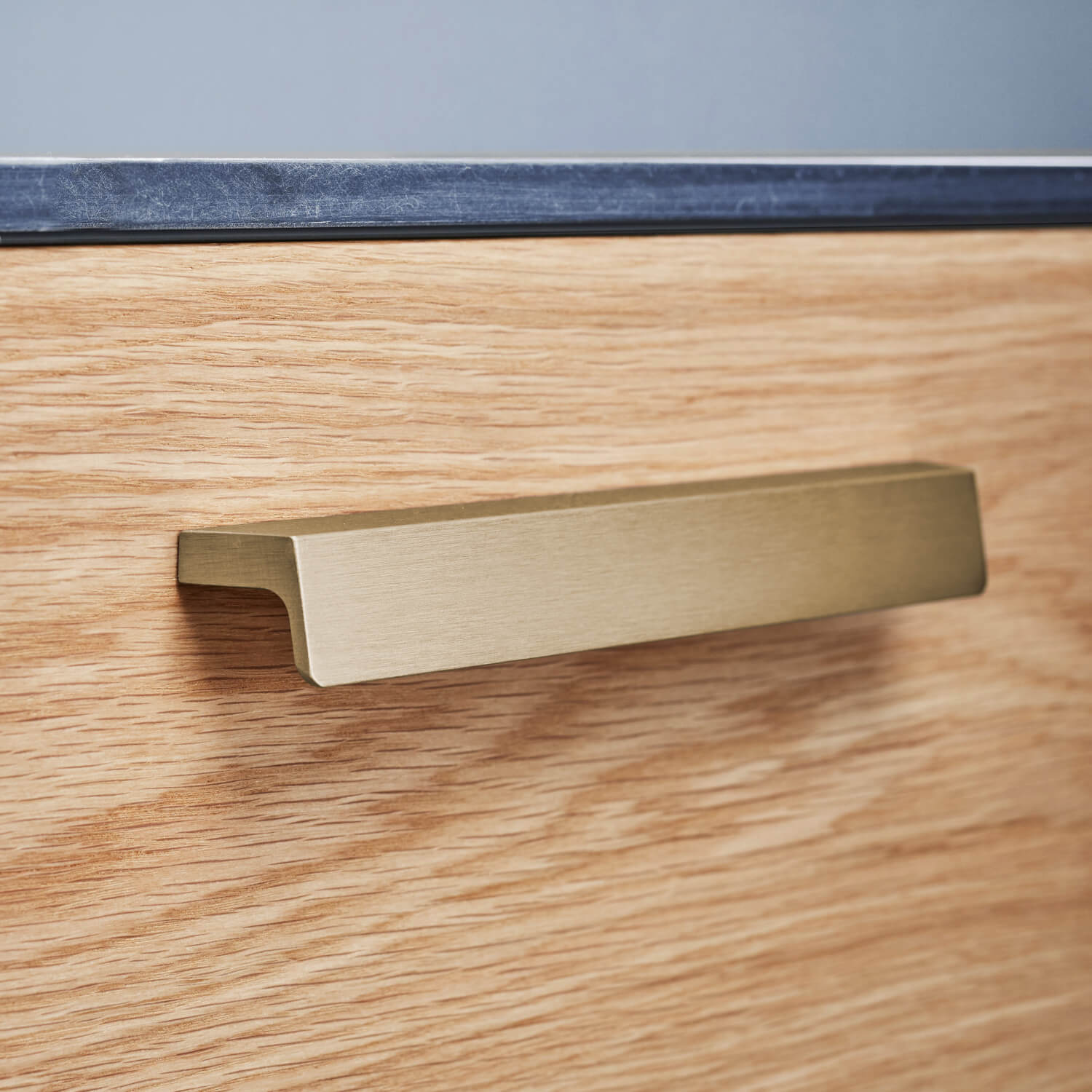 Furnipart Cabinet Handle - Brushed brass - Model Envelope - 200 mm - Cabinet  handles - VillaHus