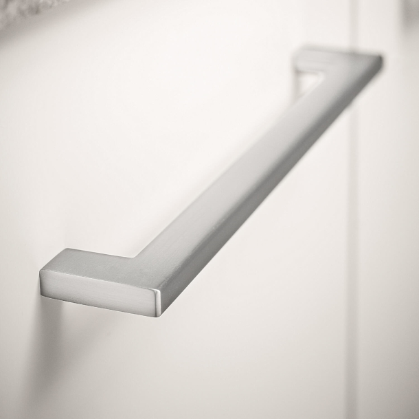 M&ouml;belhandtag - Furnipart - Mat krom - Modell FLAT