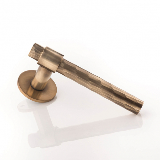 Joseph Giles Door handle - Antique brass - Model LV1047