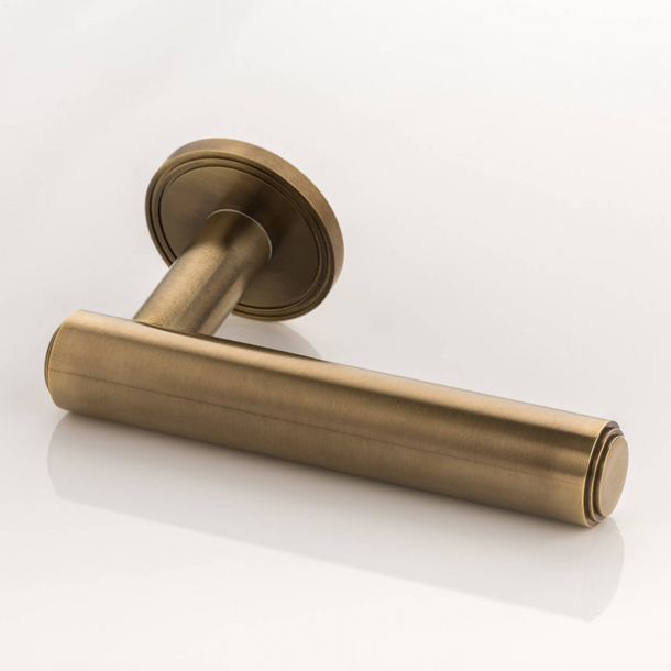 Joseph Giles Door handle - Antique brass - Model LV1147