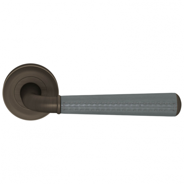 Klamka do drzwi - Turnstyle Design - Skóra w kolorze szarym / Patyna w stylu vintage - Model CF2992