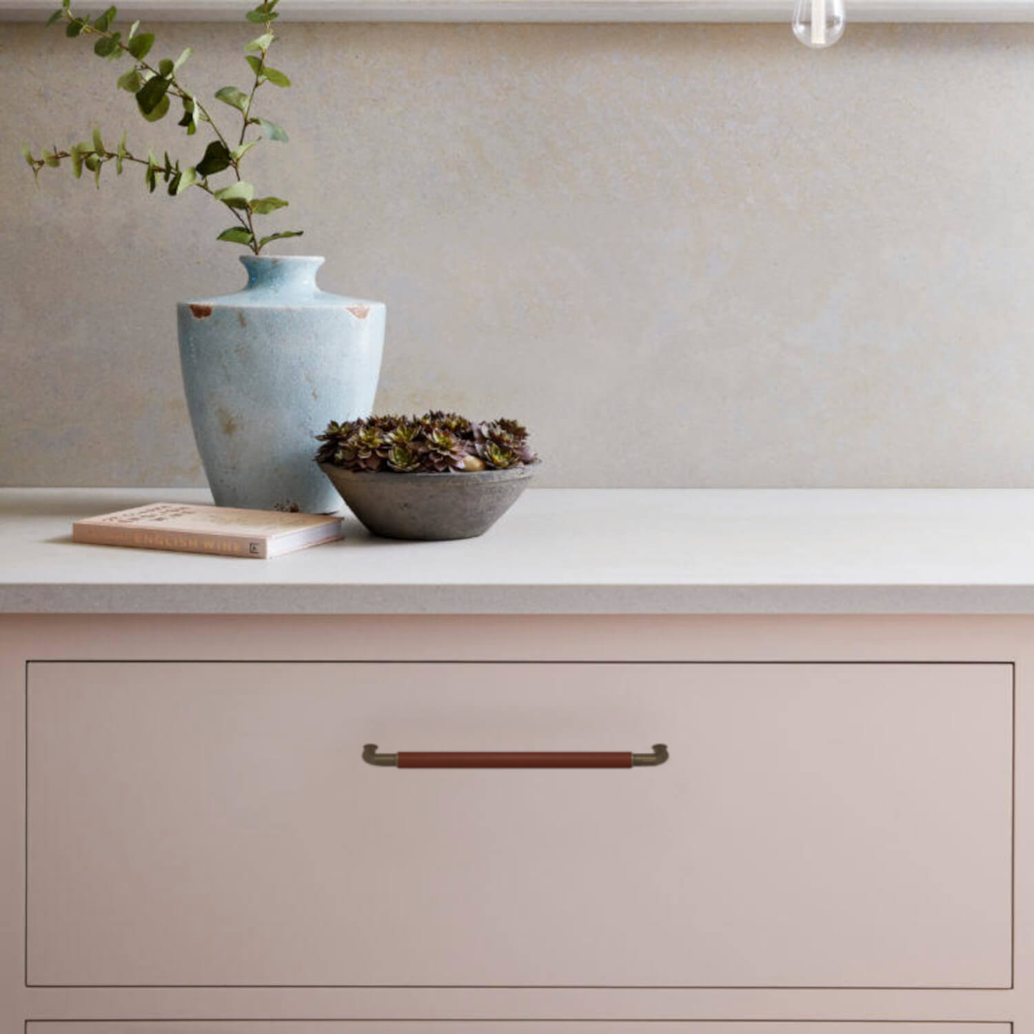 Uchwyty meblowe Turnstyle Designs - Barrel Leather - Skóra - Model RF1300