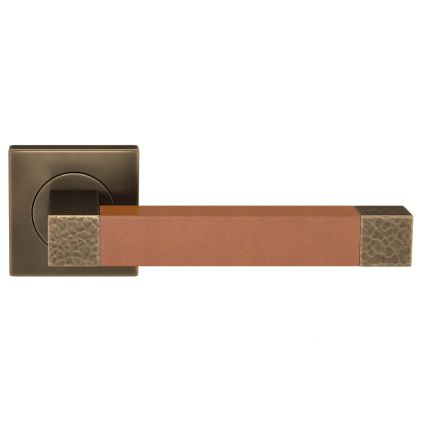 Turnstyle Design Dørgreb - Tan leather / Burnished brass - Model HR1021