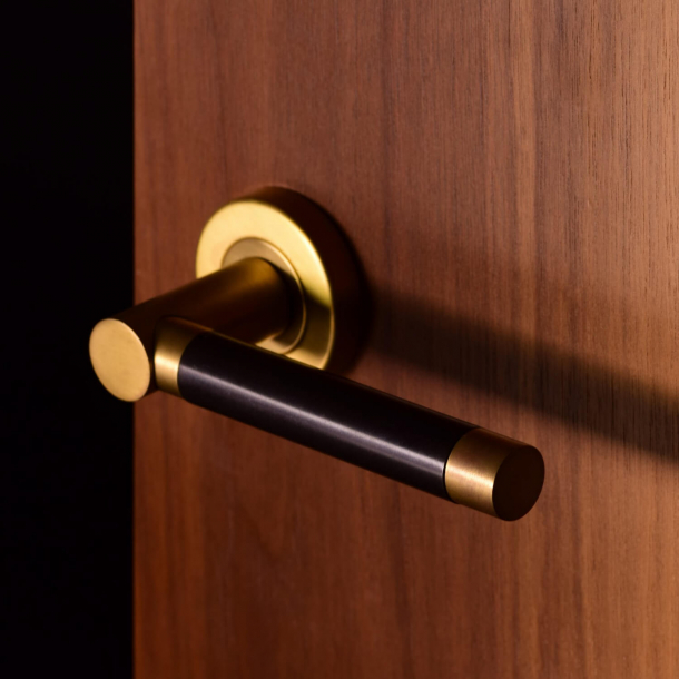 Drgreb - Turnstyle Designs - Sort bronze / Poleret messing - Model P1333