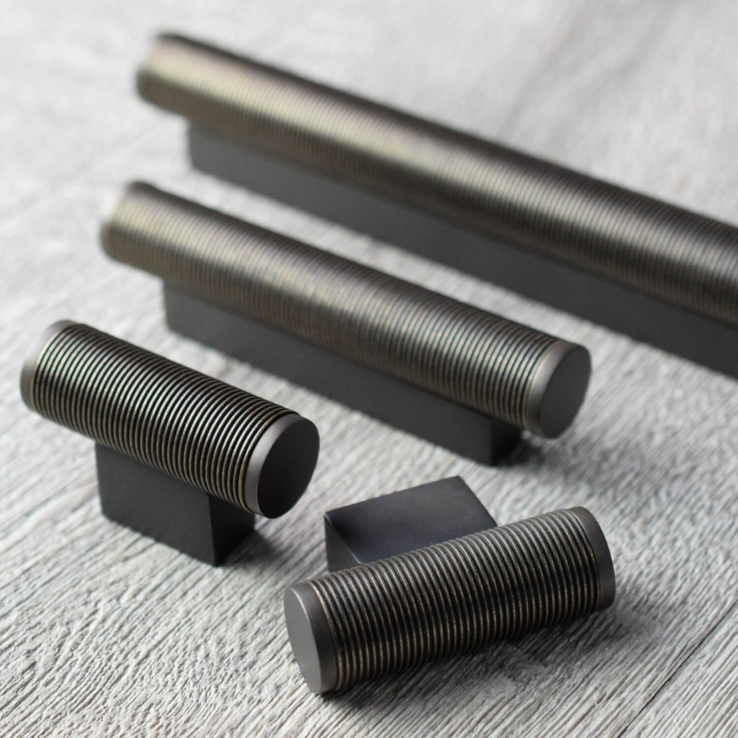 Turnstyle Design Cabinet handle - Wire Scroll -  Amalfine - Model P3170