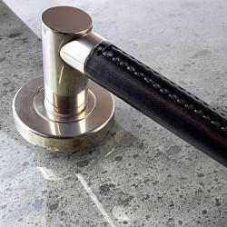 Drgreb - Turnstyle Designs - Sort Lder / Blank krom - Model R1024