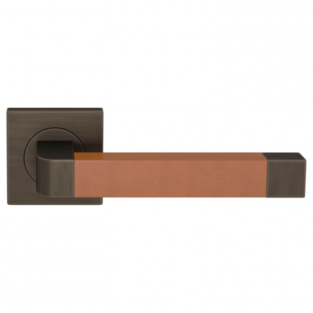Turnstyle Design Door handle - Tan leather / Vintage patina - Model R2030