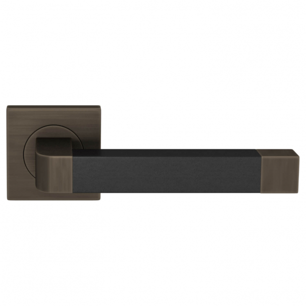 Klamka do drzwi - Turnstyle Designs - Czarna skóra / Patyna - Model R2030