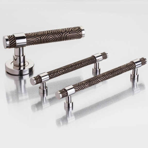 Drgreb - Turnstyle Designs - Kakaofarvet / Poleret messing - Model B7005