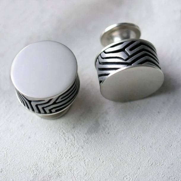 Mbelknop - Turnstyle Designs - Sort bronze Amalfine / Blank krom - Model B9322