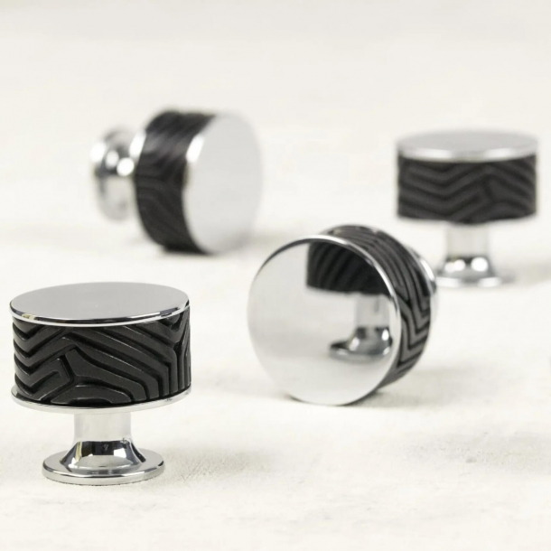 Mbelknop - Turnstyle Designs - Sort bronze Amalfine / Blank krom - Model B9322