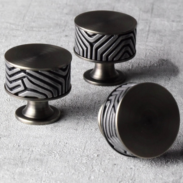 Mbelknop - Turnstyle Designs - Sort bronze Amalfine / Blank krom - Model B9322