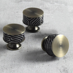 Mbelknop - Turnstyle Designs - Sort bronze Amalfine / Blank krom - Model B9322