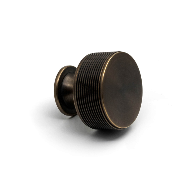 M&ouml;belknopp - Turnstyle Designs - Svart brons Amalfine / Antik m&auml;ssing - Model P5082