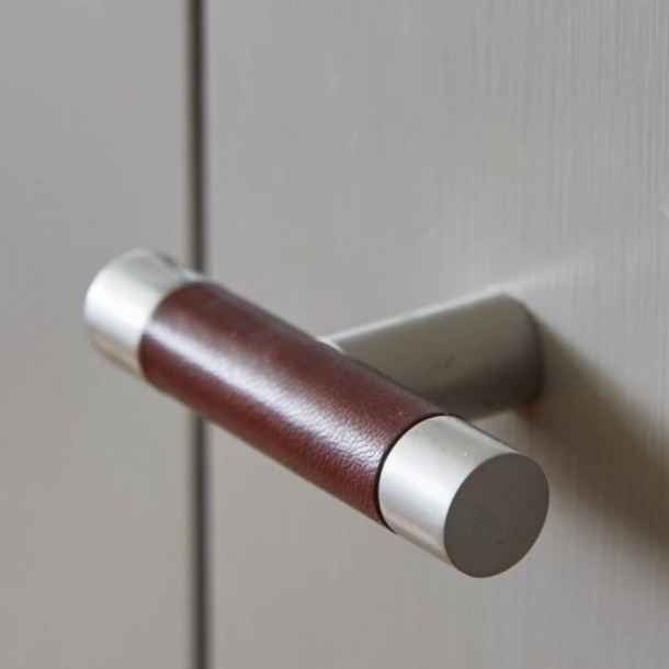 T-bar - Turnstyle Designs - Chokoladefarvet Lder / Antik messing - Model R1198