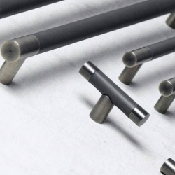 T-bar - Turnstyle Designs - Chokoladefarvet Lder / Antik messing - Model R1198